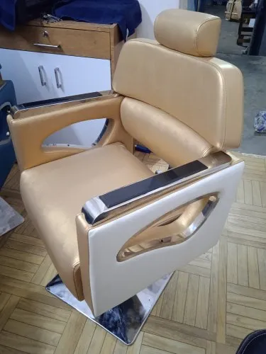 Salon Chair With Footrest